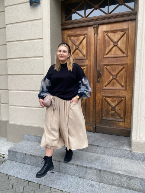 Spodnie bermudy CINDY beż Spodnie bermudy CINDY beż