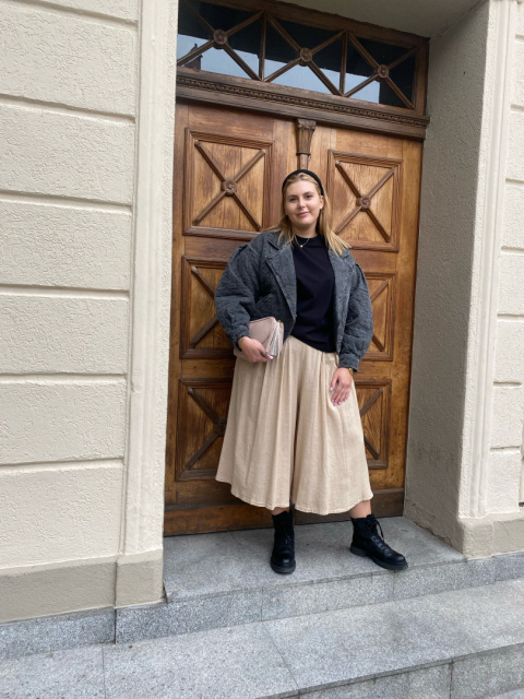 Spodnie bermudy CINDY beż Spodnie bermudy CINDY beż
