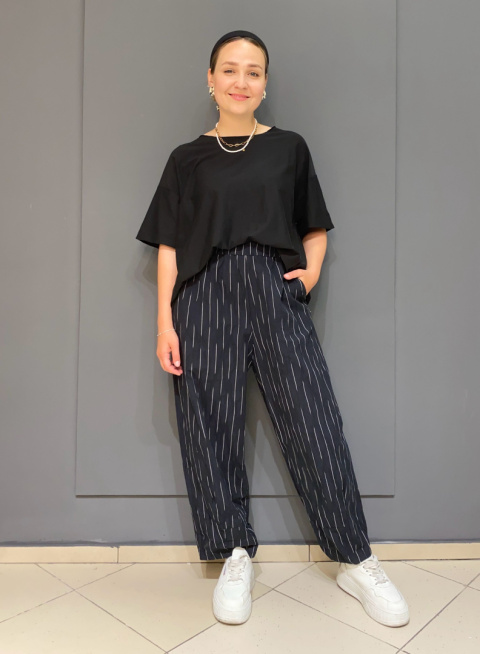 Bluzka FIDŻI II Wendy Trendy czarne paseczki Bluzka FIDŻI II Wendy Trendy czarne paseczki