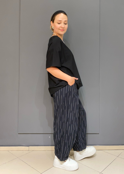 Bluzka FIDŻI II Wendy Trendy czarne paseczki Bluzka FIDŻI II Wendy Trendy czarne paseczki