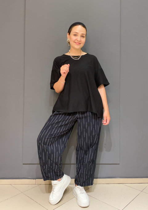 Bluzka FIDŻI II Wendy Trendy czarne paseczki Bluzka FIDŻI II Wendy Trendy czarne paseczki