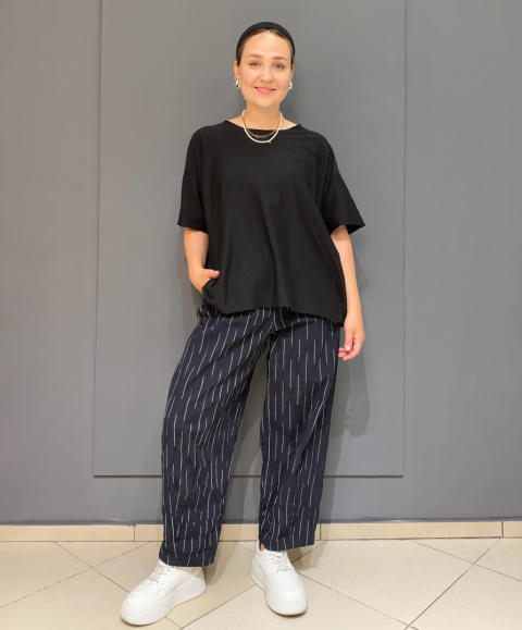 Bluzka FIDŻI II Wendy Trendy czarne paseczki Bluzka FIDŻI II Wendy Trendy czarne paseczki