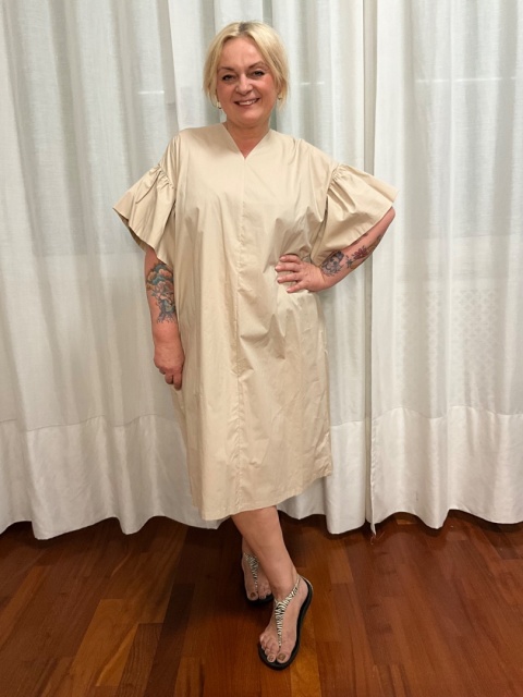 Sukienka ALMA Wendy Trendy budyń Sukienka ALMA Wendy Trendy budyń