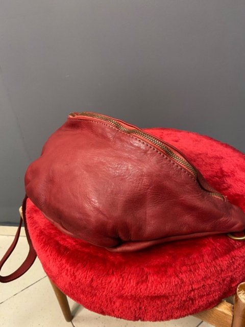 Torebka skórzana VERA PELLE nerka midi burgund Torebka skórzana VERA PELLE nerka midi burgund