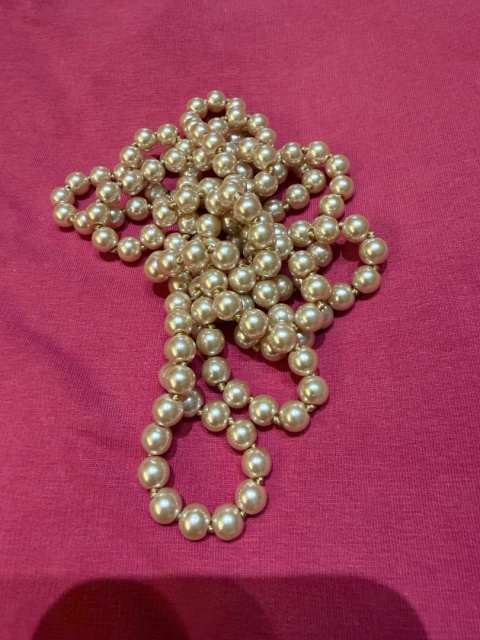 Sznur szklanych perełek