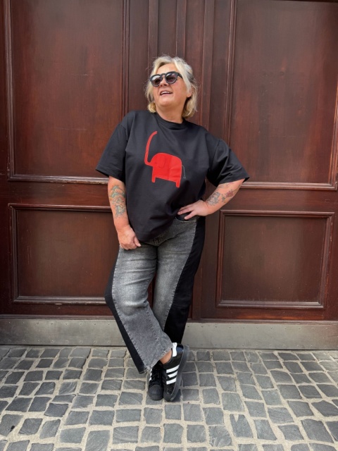 T-shirt TOMI Rivabella czarny słoń