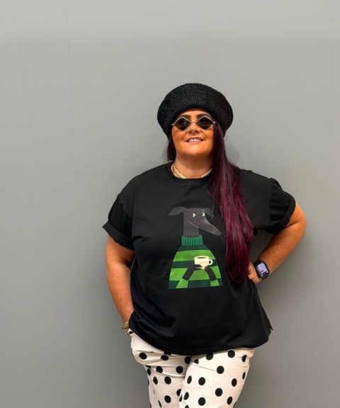 T-shirt TOMI Rivabella PIES czarny