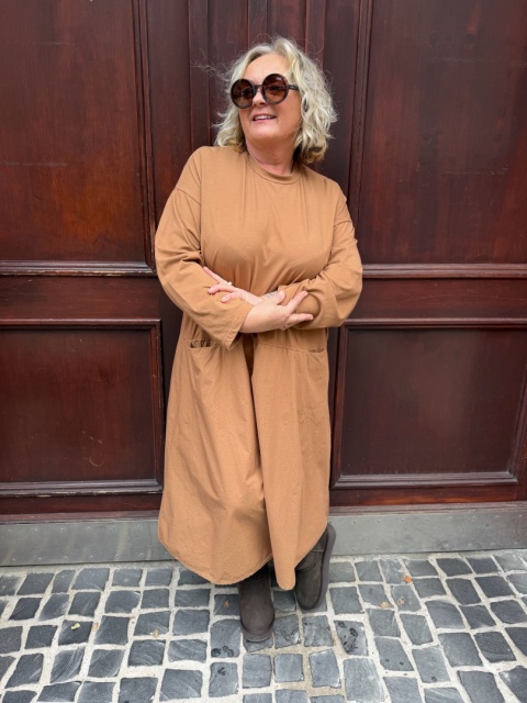 Sukienka Moka — bawełniany oversize z kieszeniami Wiya camel