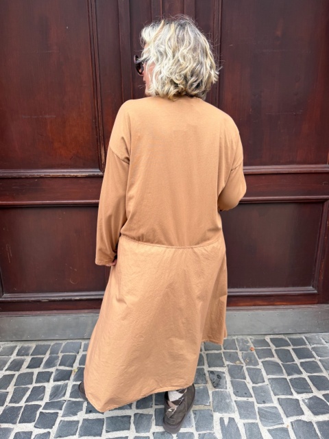 Sukienka Moka — bawełniany oversize z kieszeniami Wiya camel