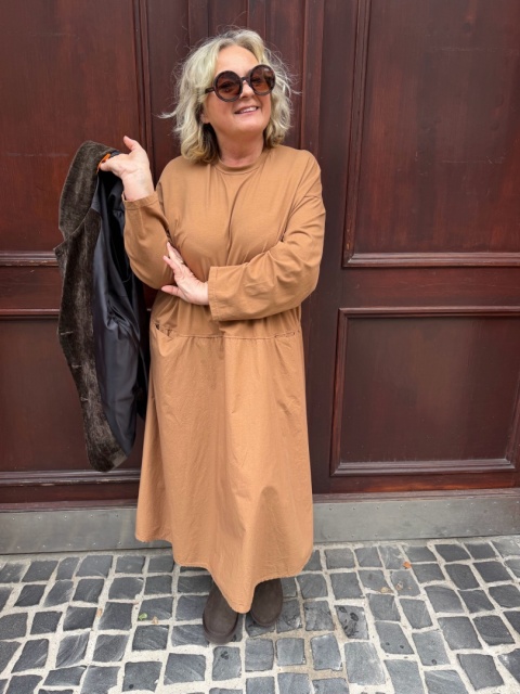 Sukienka Moka — bawełniany oversize z kieszeniami Wiya camel