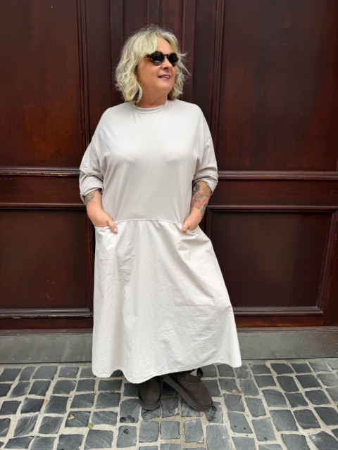 Sukienka Moka — bawełniany oversize z kieszeniami Wiya taupe