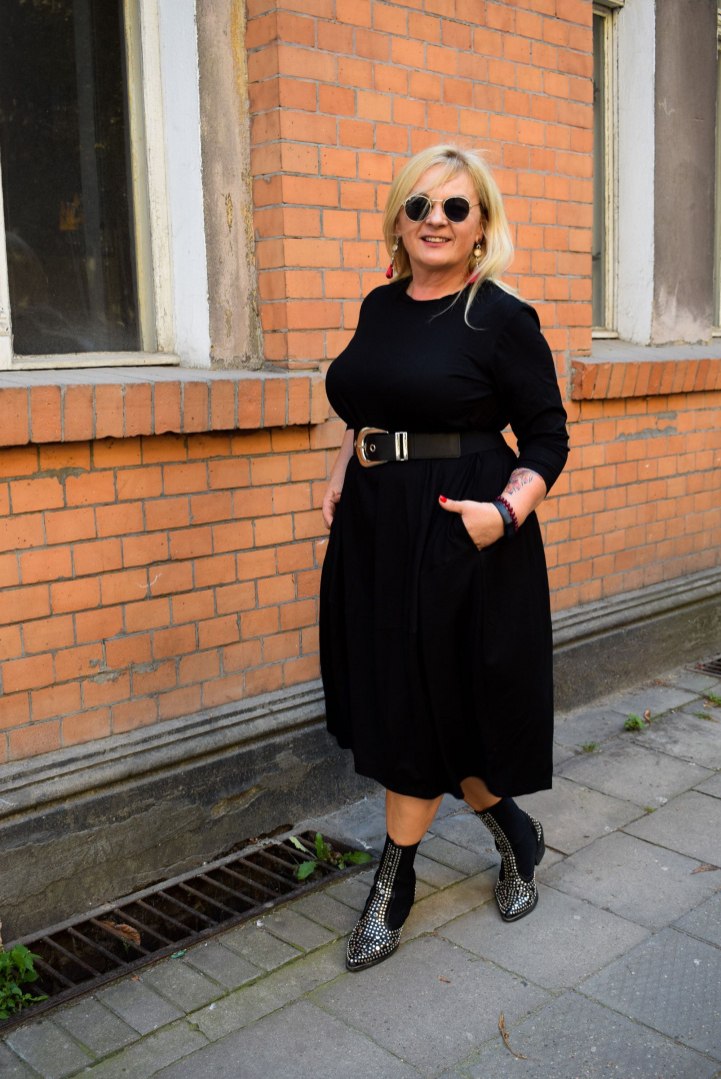 czarna sukienka z paskiem czarna sukienka z paskiem