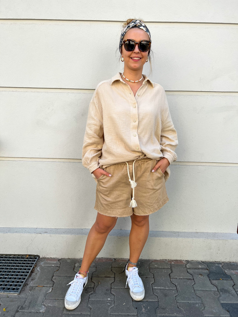 Spodnie shorty IRINA ciemny beż Spodnie shorty IRINA ciemny beż