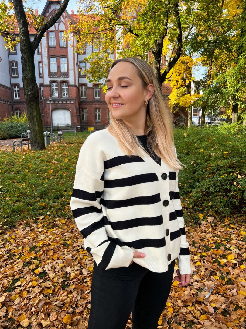 sweter kremowy sweter kremowy