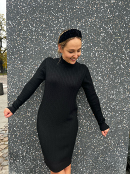 Sukienka swetrowa AMBER czarna